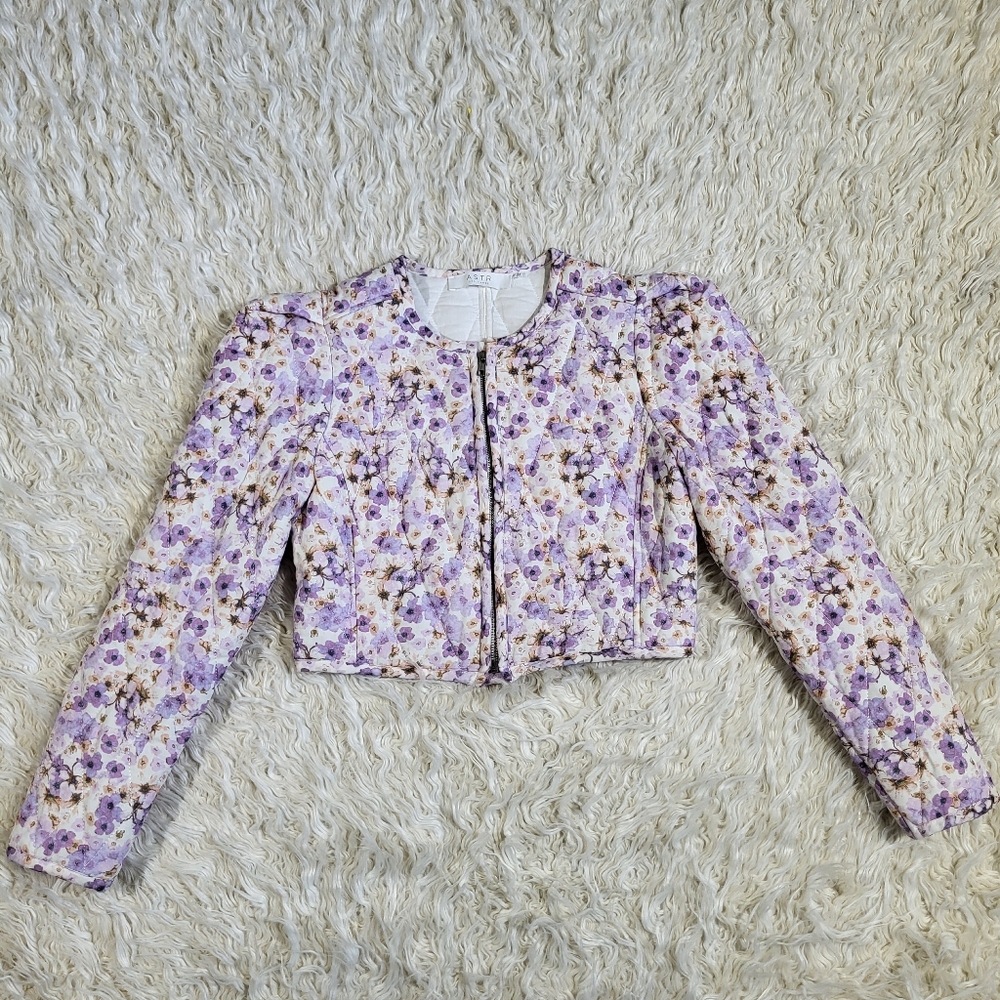 ASTR BREA FLORAL QUILTED CROPPED PUFF SLEEVE JACKET - SIZE SMALL - Picture 2 of 16